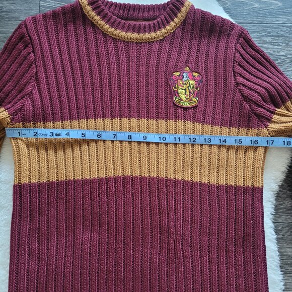 Harry Potter Gryffindor Quidditch Sweater From NYC Store Size XS - Picture 8 of 11